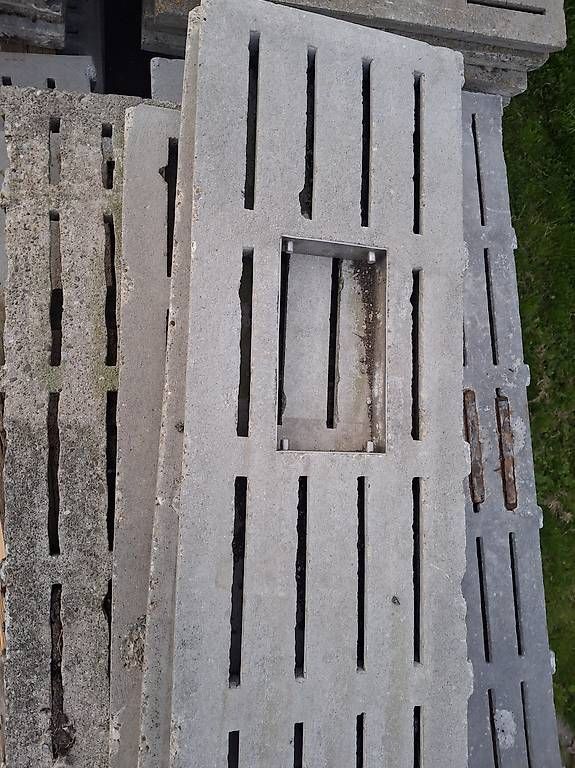 Pareti & Soffitti: Spaltenroste/Betonspalten – Usato da Siebnen venduto da Grosswis50 4