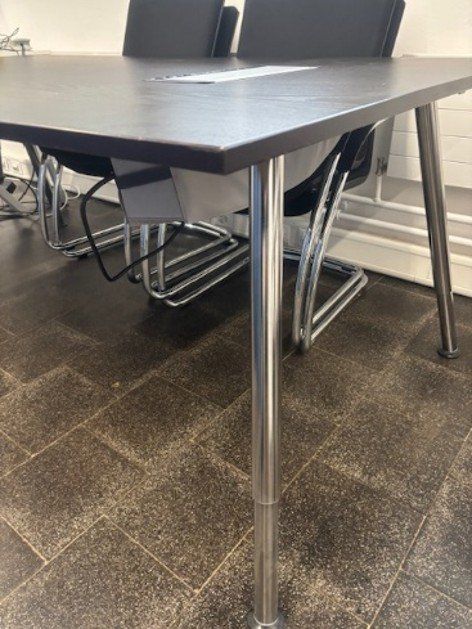 Tavoli: Tisch und 6 Stühle – Usato da Zürich venduto da inf_h98r 3