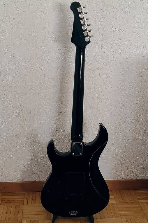 Strumenti musicali: Yamaha Pacifica 112V Black Edition  HSS Alnico – Usato da La Tour-de-Trême venduto da Sdk00 1