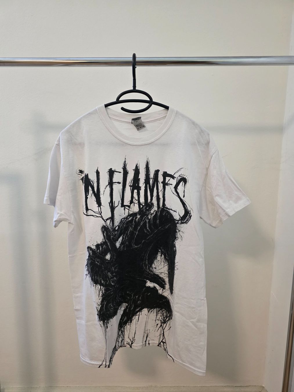 T-shirt: Weisses T-Shirt In Flames – Usato da Rothenfluh venduto da sel_j856