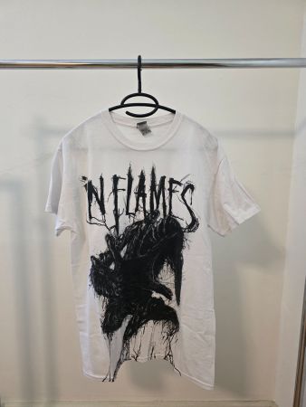 Weisses T-Shirt In Flames