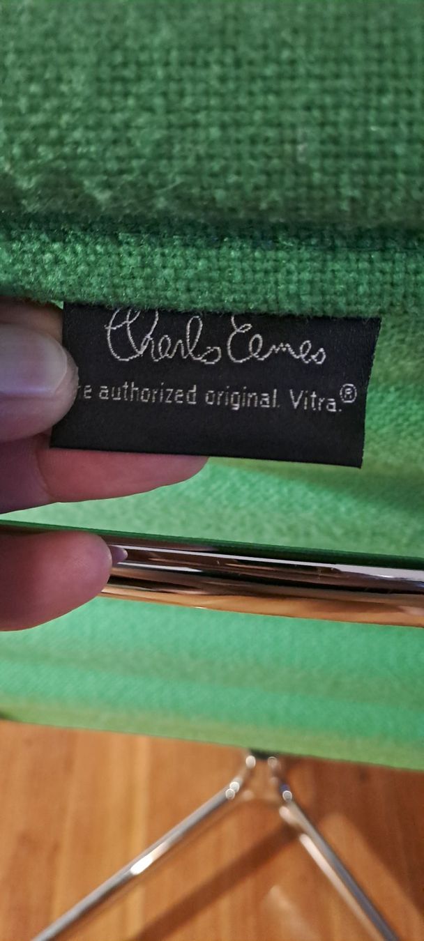 Eames Sedie: 4 chaises Vitra aluminium Charles Eames EA 107 – Usato da Genève venduto da lolo1232 4