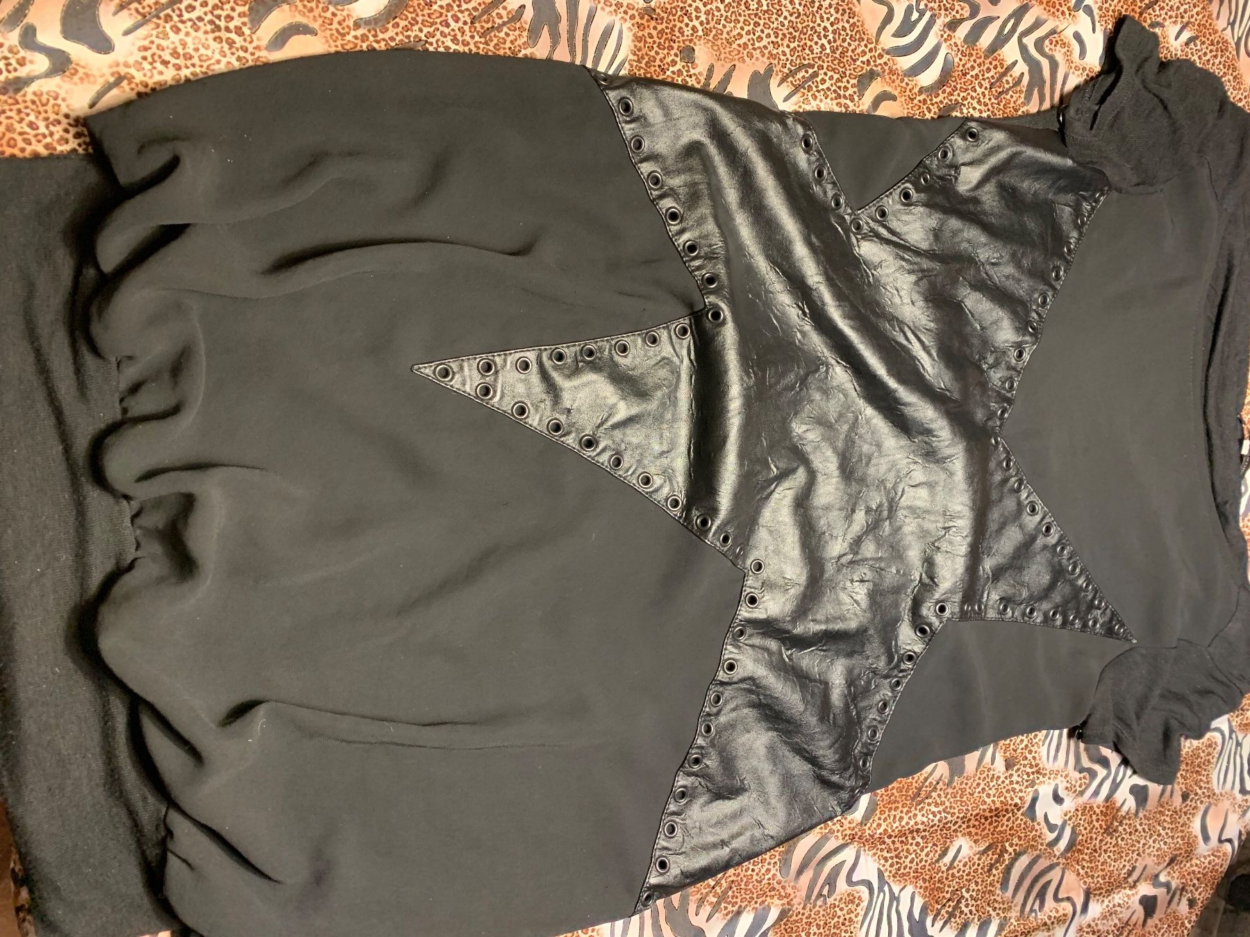 Vestiti: Chic Abito con stella in similpelle - Taglia S/M-chic – Nuovo (secondo la descrizione) da Locarno venduto da Fixed8