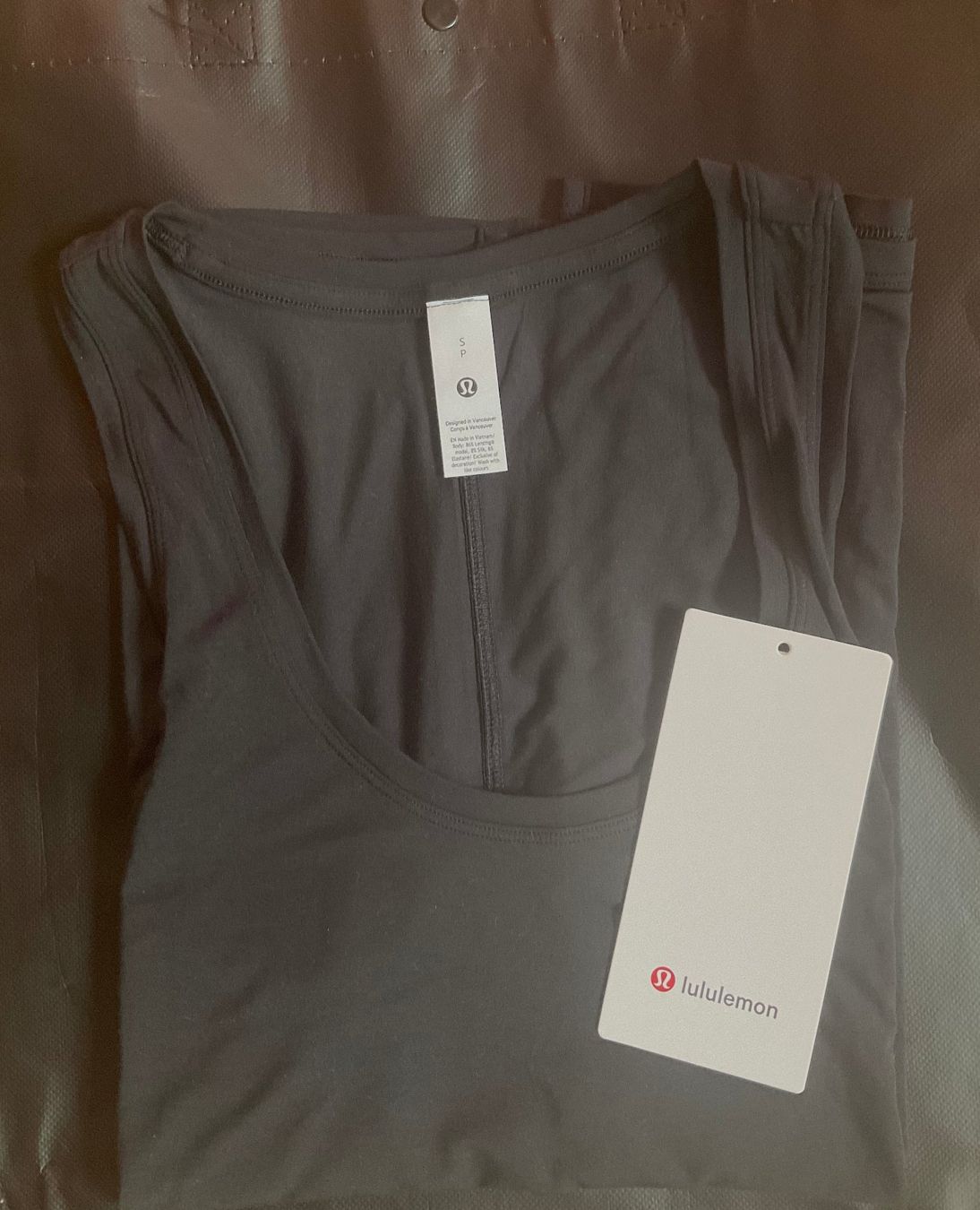 Lululemon Top: Lululemon Silk-Appeal Side-Slit Tank Top – Nuovo e nell'imballaggio originale da Wettingen venduto da Hbeluga 2