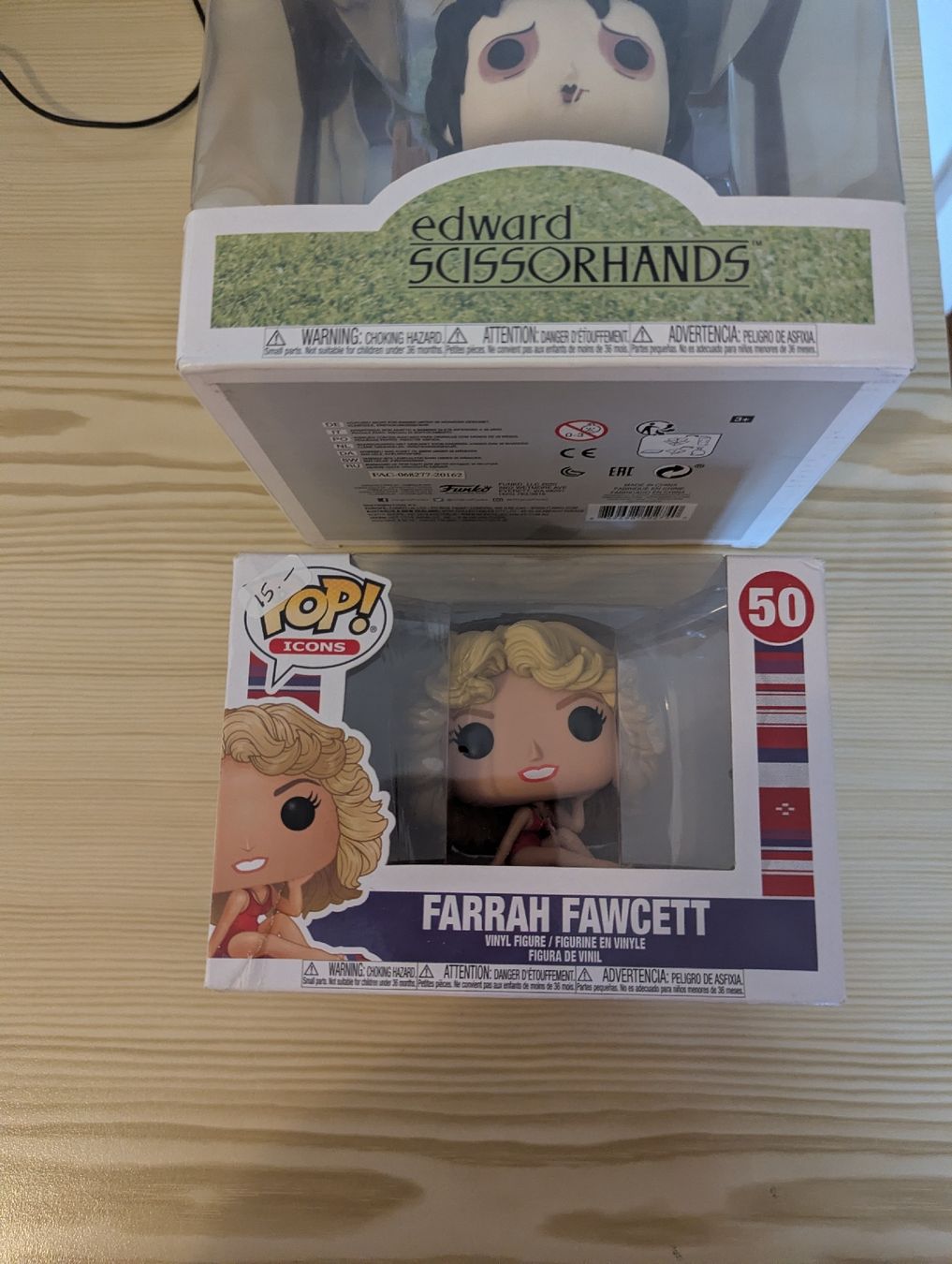 Funko Statuette: Funko pop Edward & Farrah Fawcett – Nuovo (secondo la descrizione) da Lugano venduto da mercatino669 2