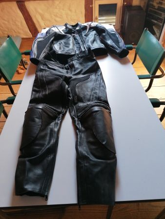Töff Lederkombi 2teilig iXS, mit Nierengurt und Handschuhen