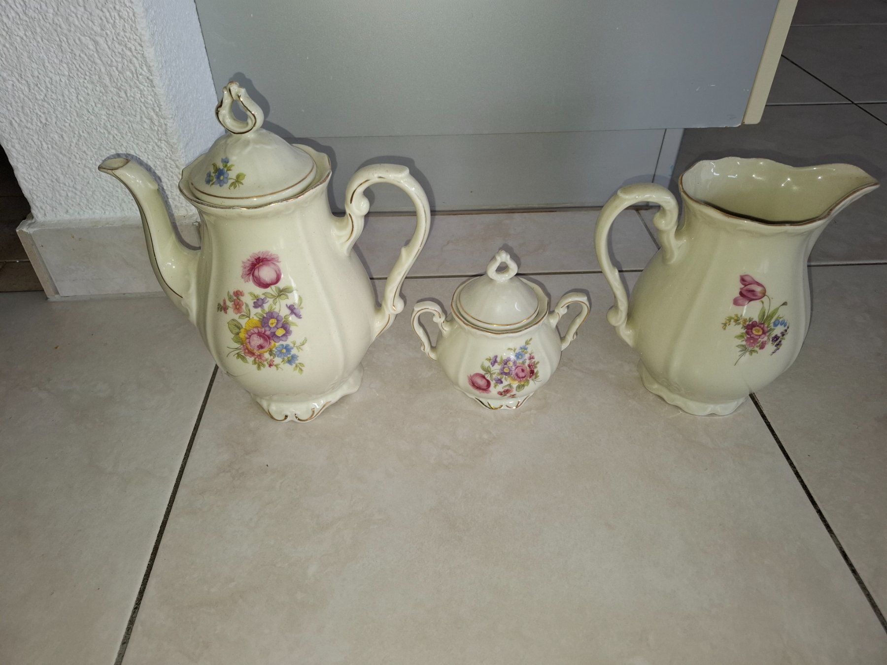Set di piatti: Alter Kaffeeset – Usato da Weggis venduto da Jhmathis 1