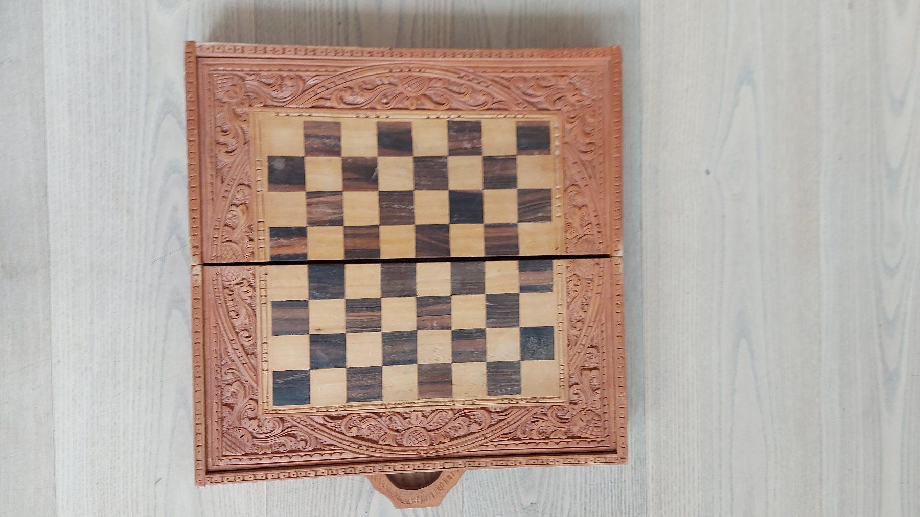 Giochi: Holz Schach/Backgammon Spielkassette, handgeschnitzt – Usato da Winterthur venduto da Saheti