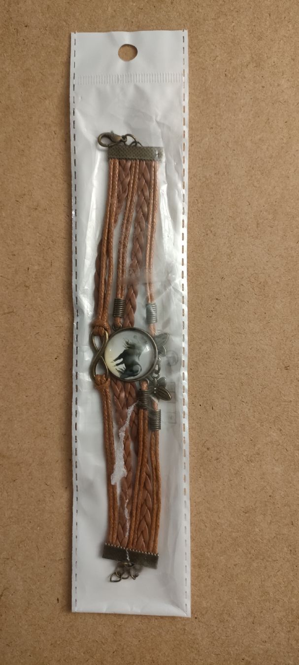 Bracciali & Braccialetti: Armband Lederoptik braun mit Anhänger – Nuovo e nell'imballaggio originale da Mönchaltorf venduto da Icelandichorse