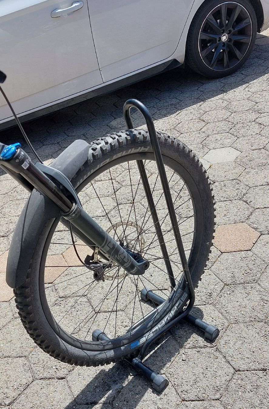 Cavalletti per biciclette: Velostäner – Usato da Kyburg-Buchegg venduto da Rolf1velo 2