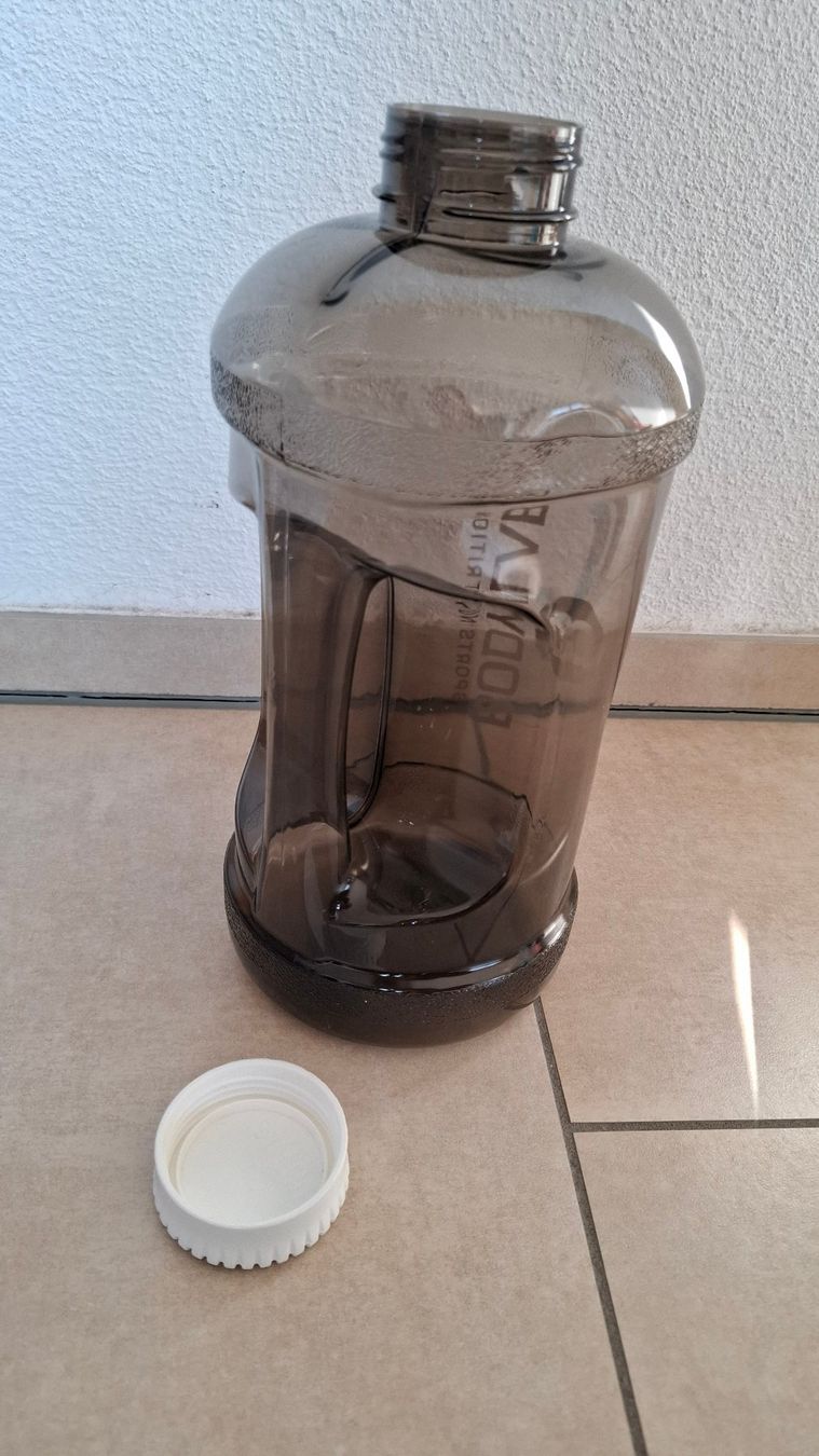 Gourdes & Thermos: Bodylab24 Waterbottle / Gallon 2L – D'occasion à Rickenbach b. Wil par Beautiful.Things 2