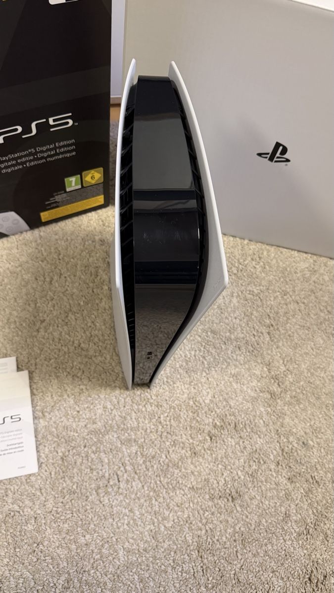 Sony Konsolen: PS5 Top Zustand mit OVP – Gebraucht aus Schaffhausen von fighterpilot 4