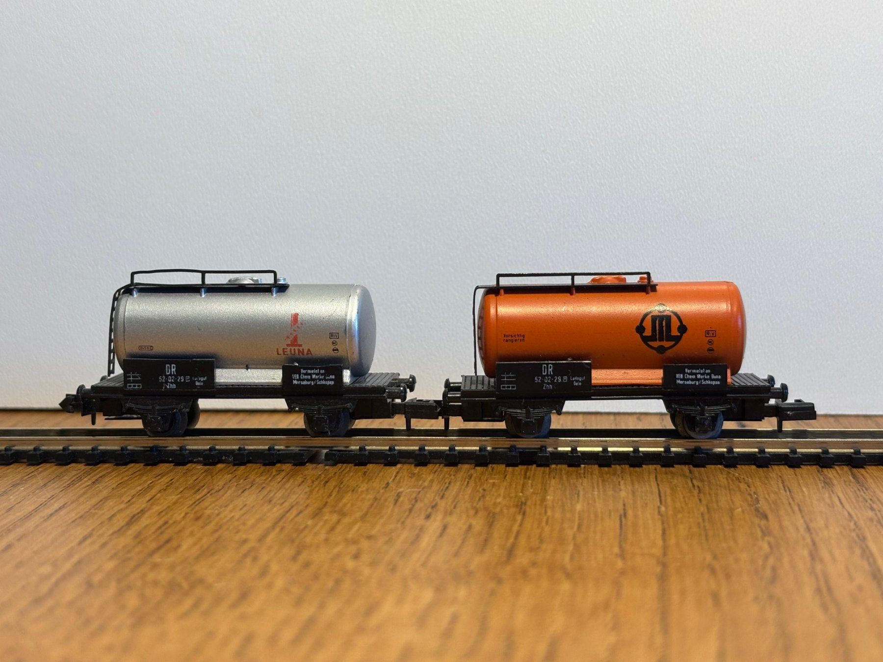 Modellini di ferrovie: *e897: 2 Kesselwagen  (Spur N) – Usato da Birsfelden venduto da Birs_25 1