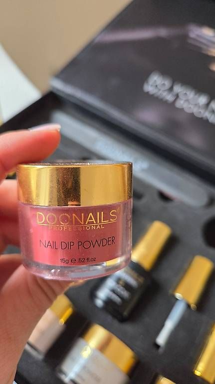 Smalto per unghie: Doonails Dipping Powder Set – Usato da Sils/Segl Baselgia venduto da sel_xcz8 1