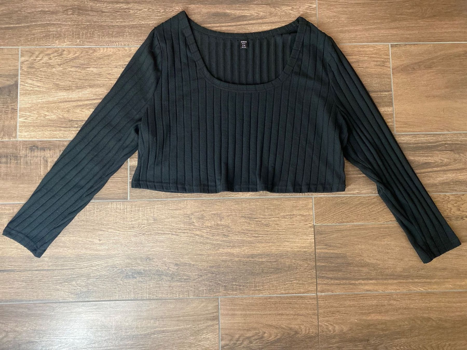 Shein Maglioni & Felpe: Oberteil Pullover kurz schwarz Gr. 56 – Usato da Pratteln venduto da a23_j2gs 1