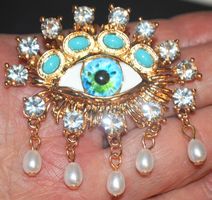 Brosche L-7474 – Auge – Strass – 5,6 x 5,9 cm