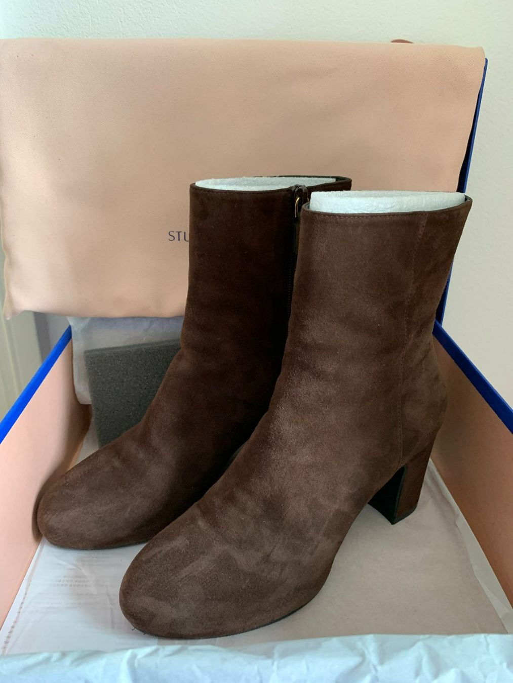 Stuart Weitzman Scarpe da donna: STUART WEITZMAN: Exklusive braune Wildleder-Stiefelette, 37 – Nuovo (secondo la descrizione) da Luzern venduto da designluzern 1