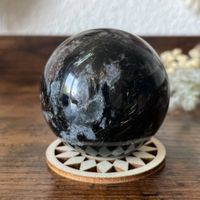 ✲ Astrophyllit Garnet Kugel ✲ 233g / Ø 53mm Sphere