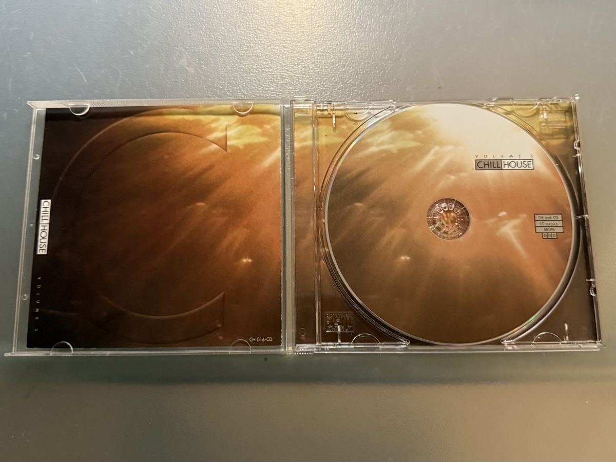 CD: Chill House Vol.3 - 12 Summer Essentials (CD) – Usato da Oberried Brienz venduto da Chyara 2