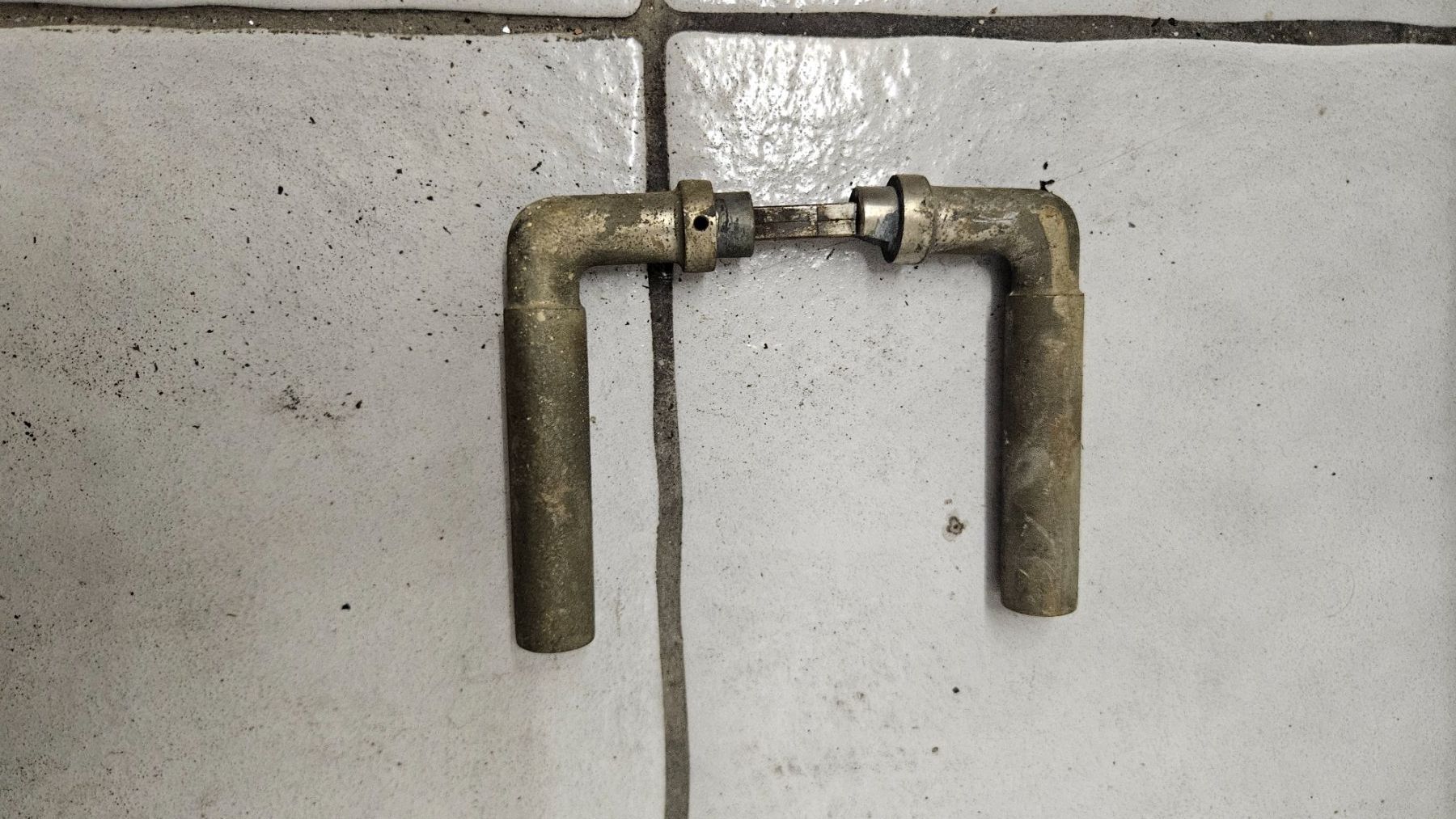 Schlösser: 2 maniglie – Gebraucht aus Melano von H-Sara