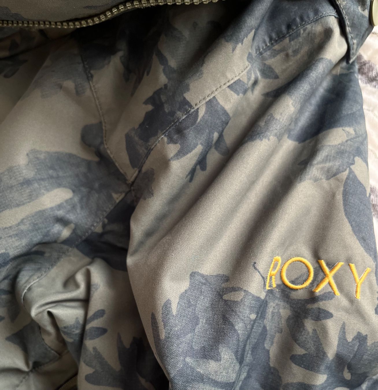 Roxy Sci: Roxy Ski-/ Snowboardjacke – Usato da Basel venduto da rey_d2s7 3