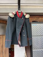 5 Waffenröcke 1895 mit Epauletten schweizer Militär