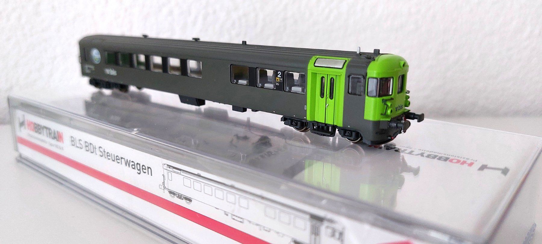 Hobbytrain Modellini di ferrovie: Hobbytrain BLS BDt Steuerwagen  H23946 – Nuovo e nell'imballaggio originale da Biberist venduto da Ntrains 3