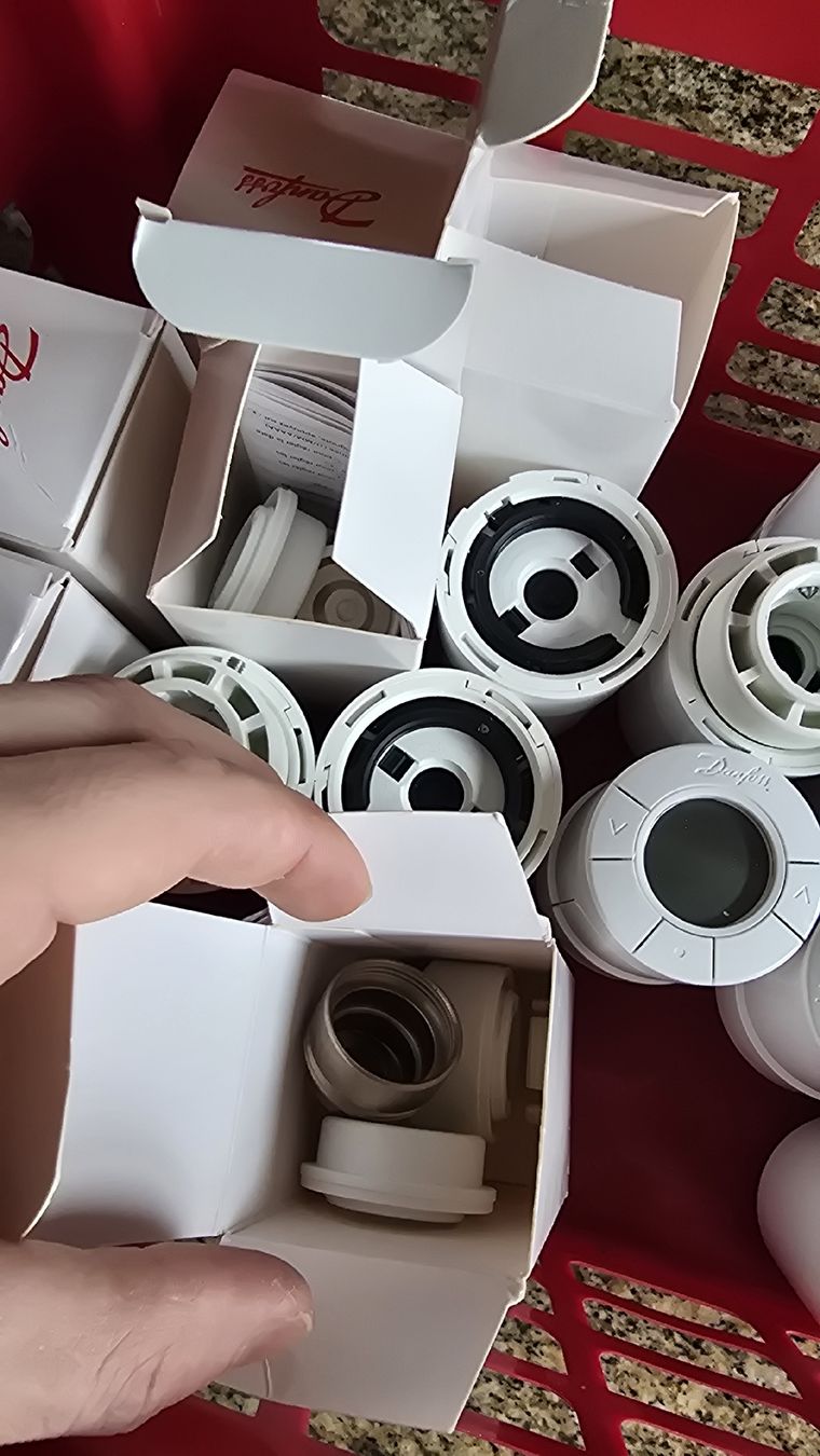Radiatori: Danfoss Thermostatköpfe automatisch – Usato da Schüpfen venduto da Oblivion2013 2