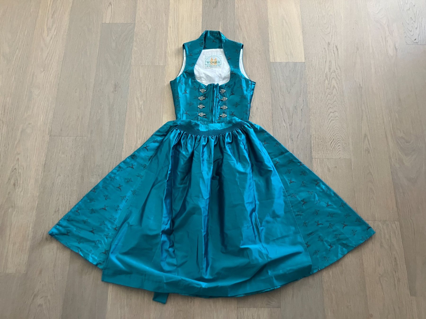 Vestiti: Oktoberfest Dirndl Grösse 32 – Usato da Lindau venduto da PrinterGuy 1