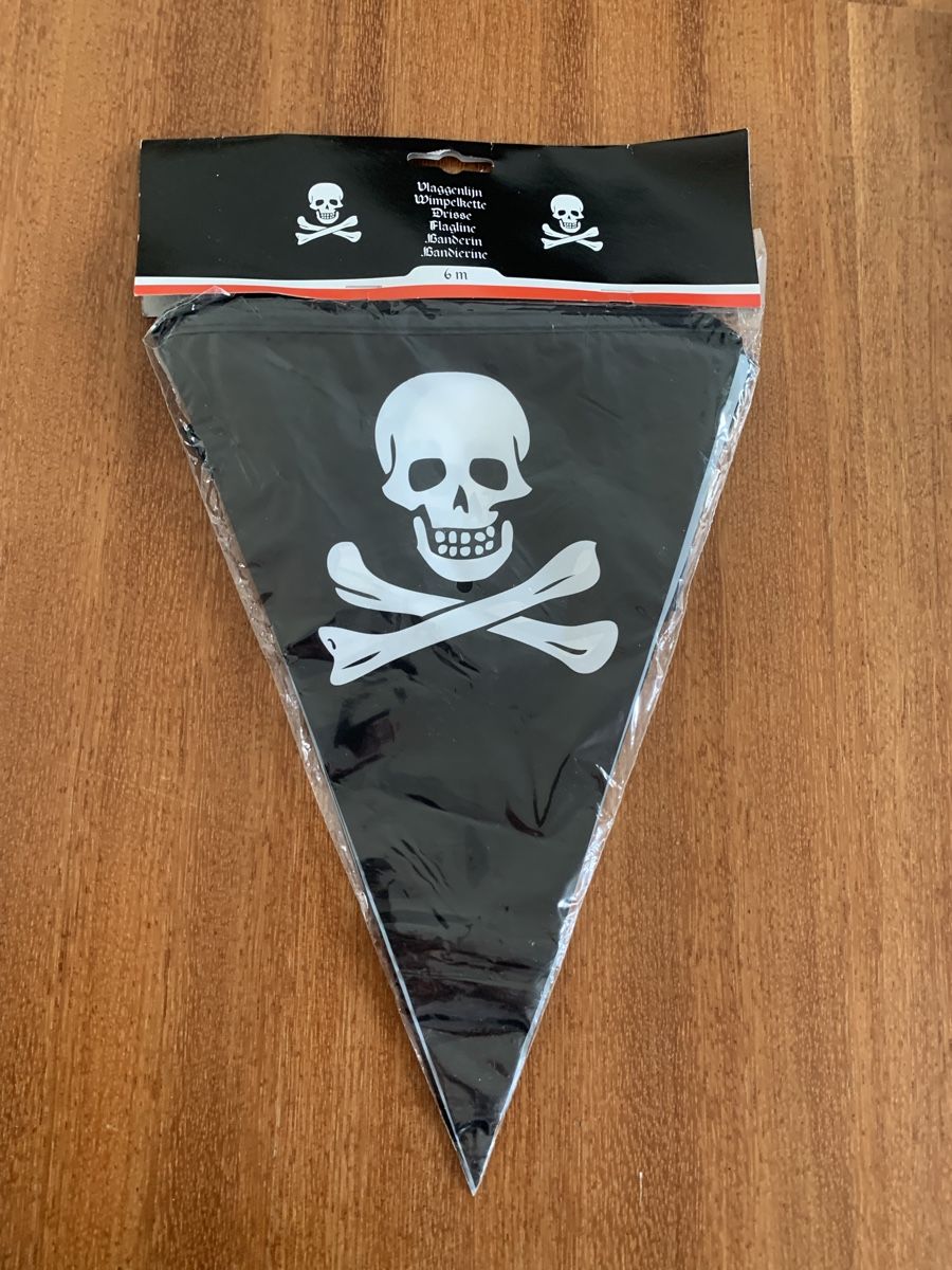 Tutte le decorazioni: Wimpelkette, Totenkopf, 6 Meter – Nuovo e nell'imballaggio originale da Wädenswil venduto da VintageSalesCH