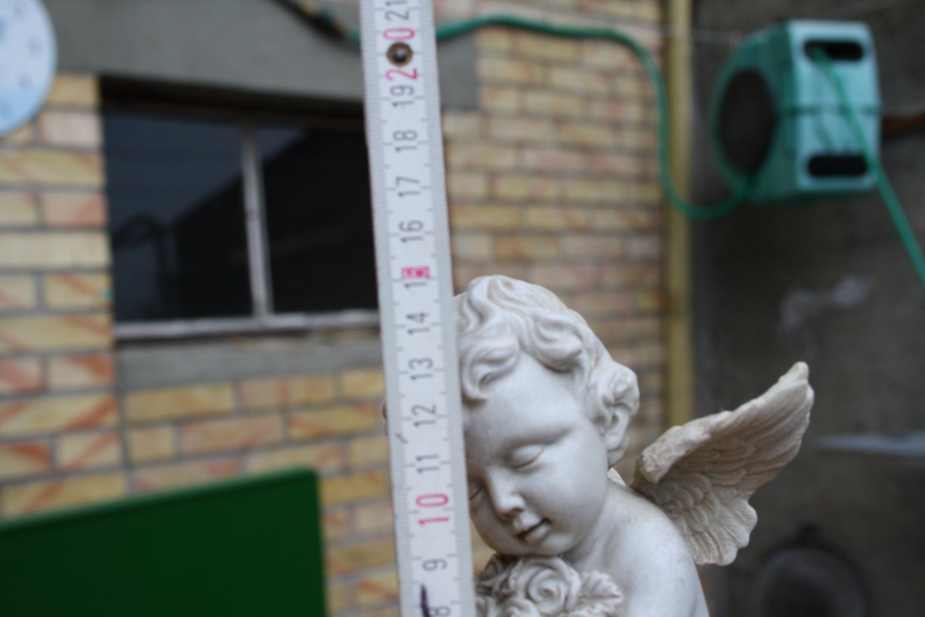 Statuette: ENGEL ENGELSFIGUR MIT ROSEN – Usato da Wauwil venduto da Pneuedy 4