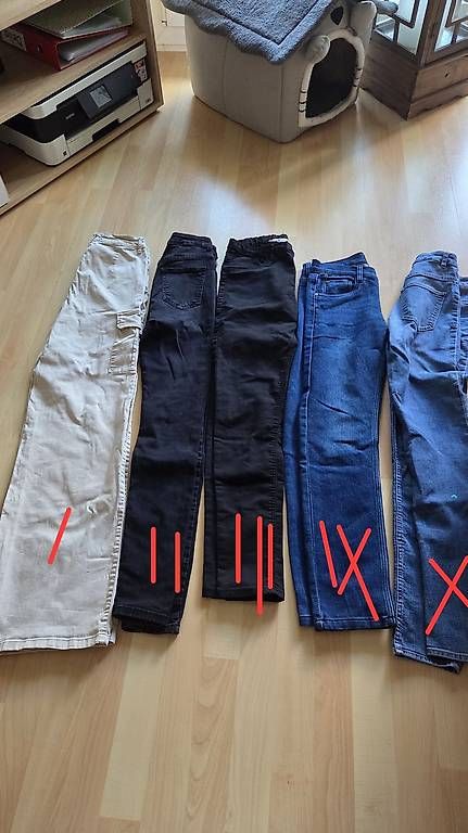 Pantalons: Verschiedene Jeans – D'occasion à Hinwil par tan_cb2t