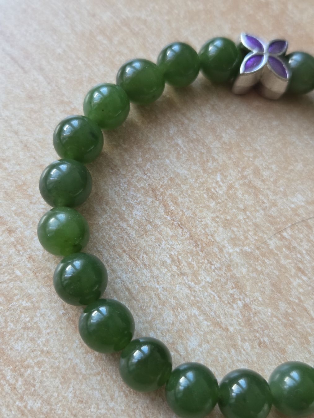 Bracciali & Braccialetti: Grünes Jadestein Elastarmband mit Metall Element Länge 18cm  – Nuovo (secondo la descrizione) da Winterthur venduto da katzen07 2
