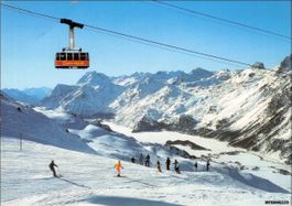 Silvaplana GR // Luftseilbahn Corvatsch Skifahrer // Winter
