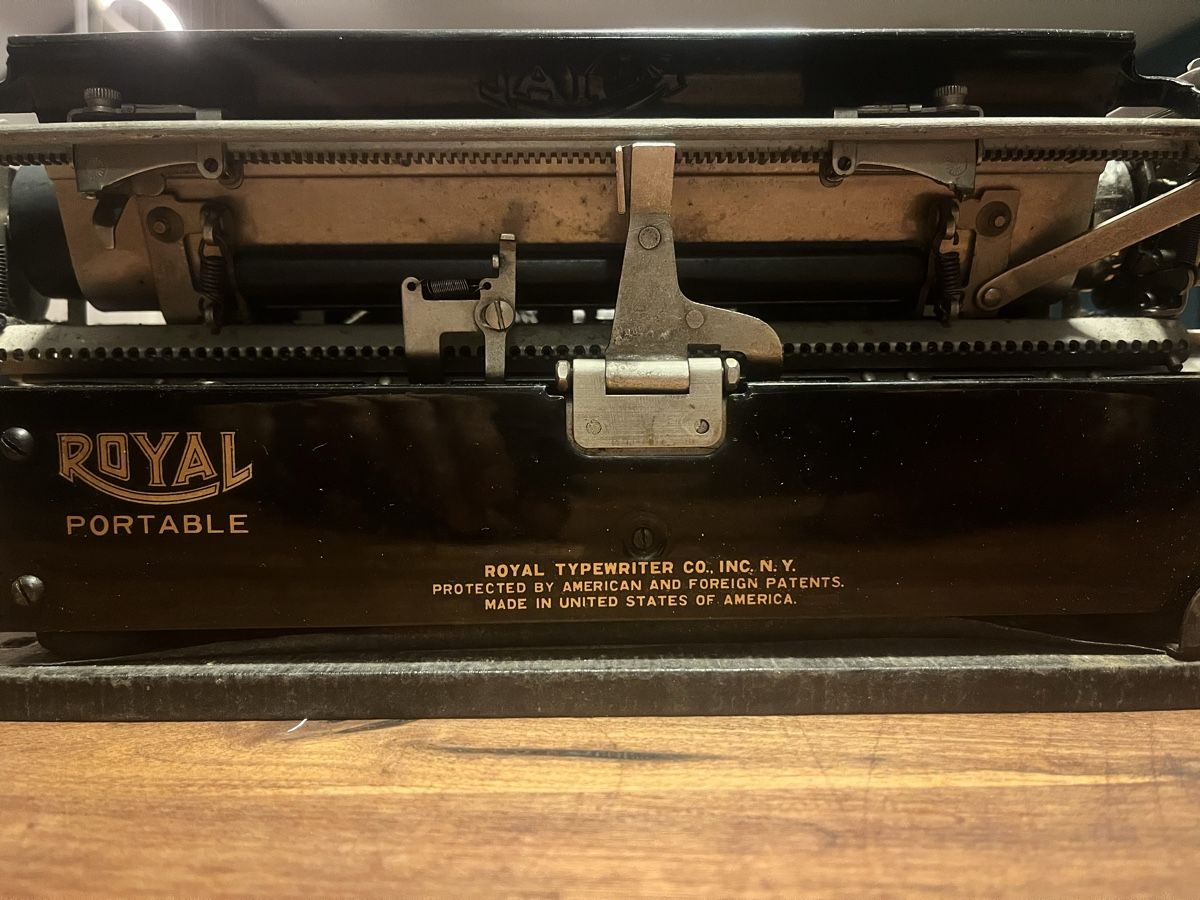 Macchine da scrivere: Royal Schreibmaschine Antik – Usato da Binningen venduto da Lillocon 2