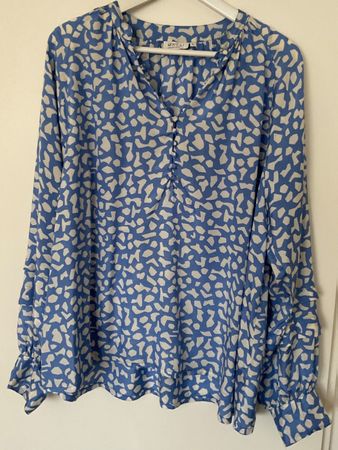 MASAI oversize Bluse Gr L weiss/hellblau