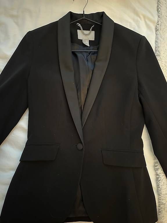 Jacken: Eleganter Blazer in schwarz – Gebraucht aus Watt von nad_h9db