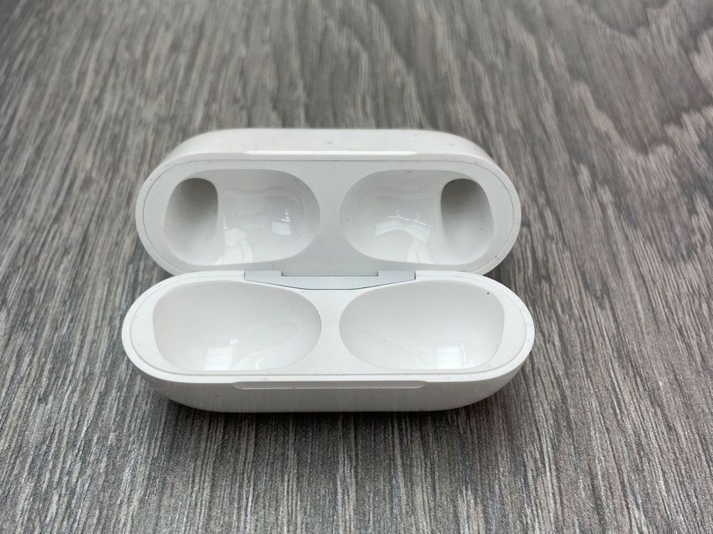 AirPods 3 Hülle Mit Kamera Design & Schlüsselanhänger – Stoßfestes Silikon Case, Braun