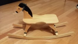 Schaukelpferd aus Holz, für kleine Reiter und Reiterinnen!