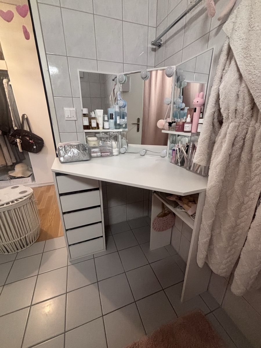 Schminktische: White Corner Make-up Table with LED – Gebraucht aus Boll von stellabee 1