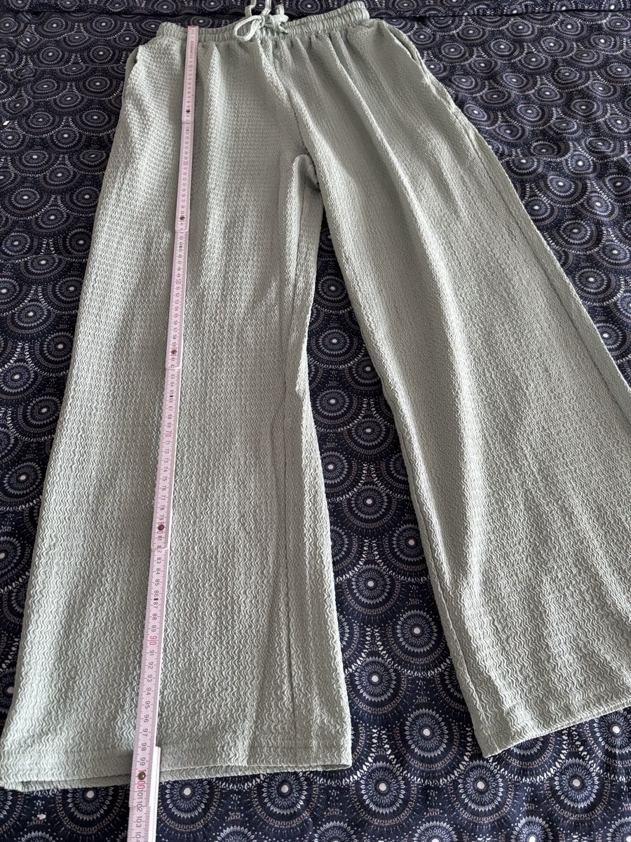 Kleiderpakete: Sommer Look: Hose & Bluse mit Palmenmuster, Gr. M – Neu (gemäss Beschreibung) aus Salenstein von Silly...0 5