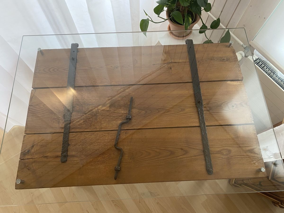 Scrivanie: Rustikaler Holztisch mit Glasplatte, Handgefertigt! – Nuovo e nell'imballaggio originale da wichtrach venduto da elvena 4
