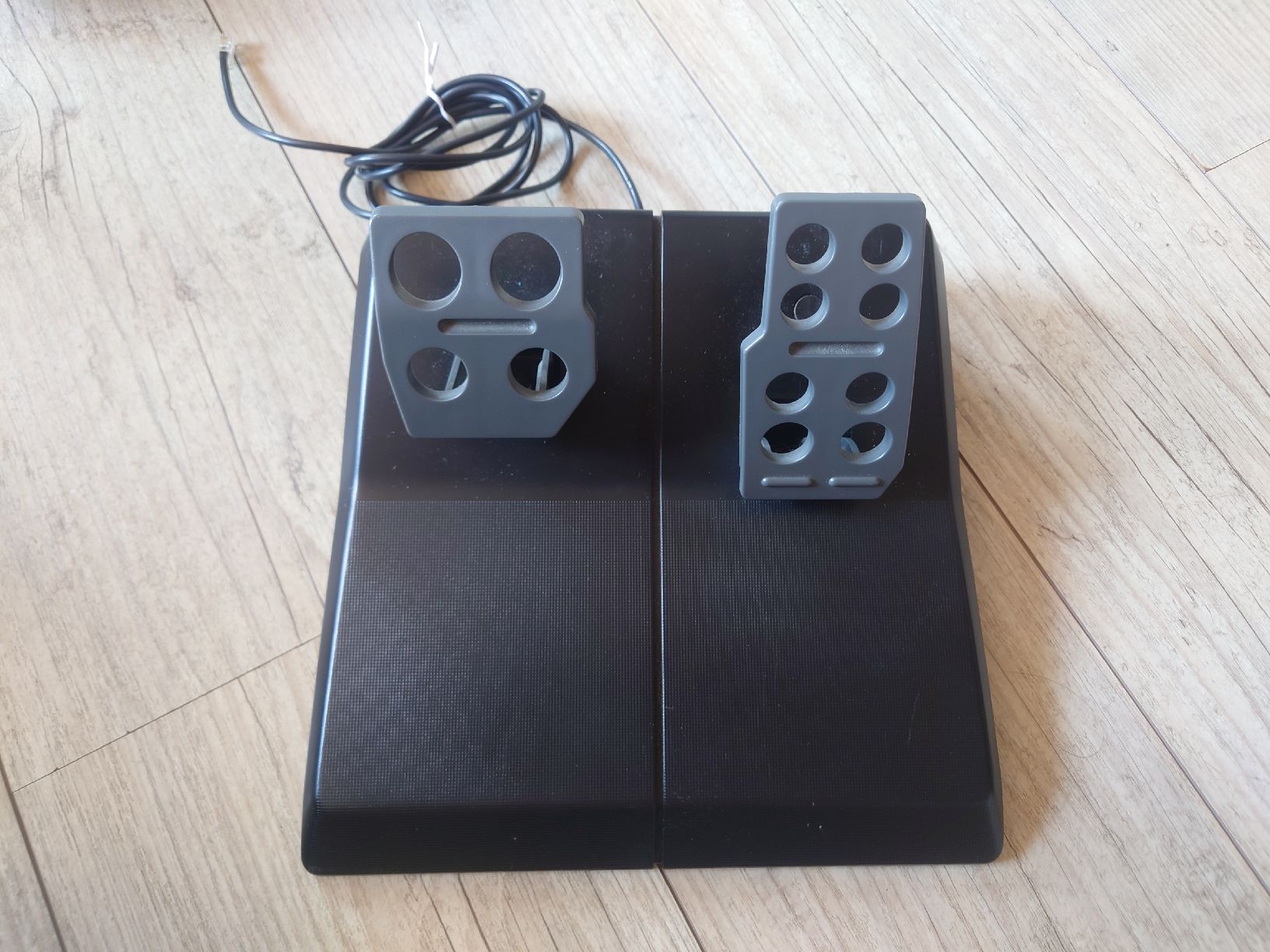 Logitech Manettes: Logitech WingMan Formula Force GP Lenkrad mit Pedalen – D'occasion à Wettingen par l_i500 2