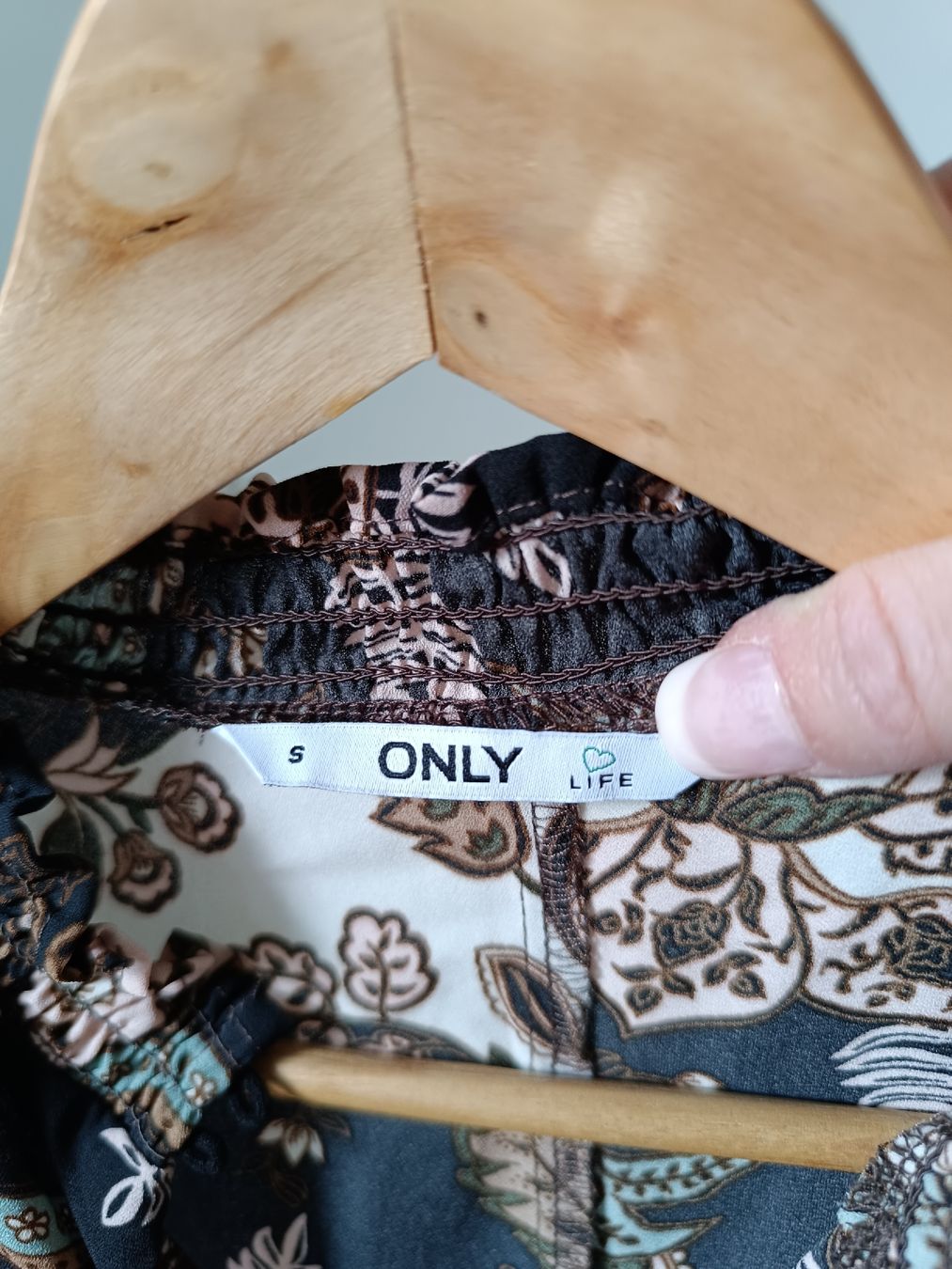 Only Robes: ONLY Kleid, Gr. S, Blumenmuster – D'occasion à Zürich par salsera44 4