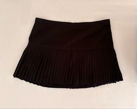 BCBGMAXAZRIA Rock schwarz Grösse 6 mit Spitze guter Zustand
