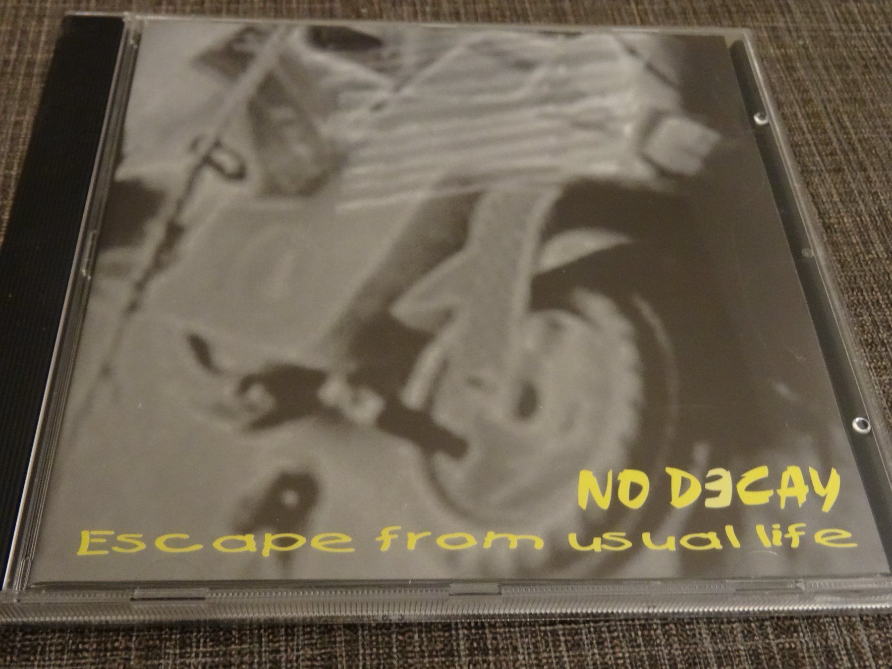 CD: No Decay - Escape from usual life CD – Usato da Olten venduto da Disc-Ausverkauf