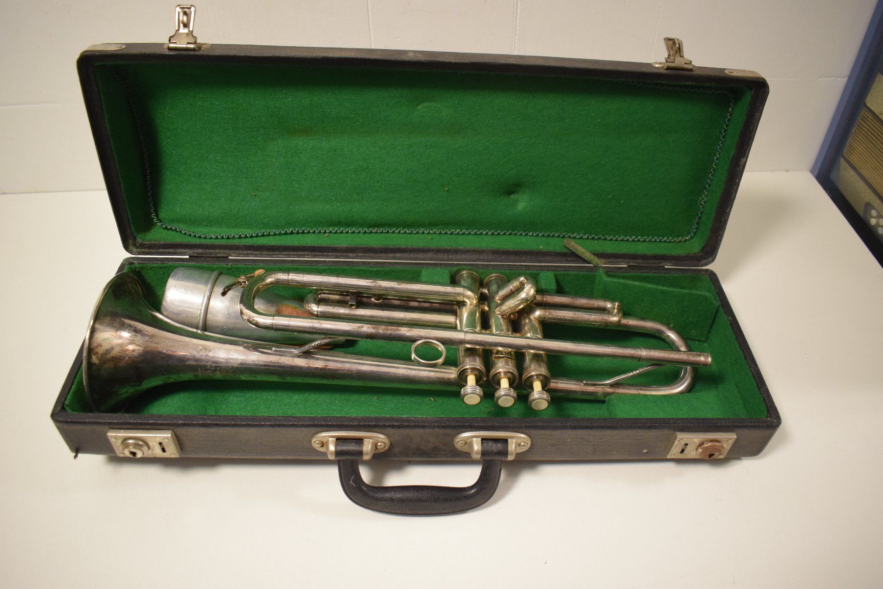 Strumenti musicali: Trompete Huttl mit Koffer – Usato da Zürich venduto da Brockito