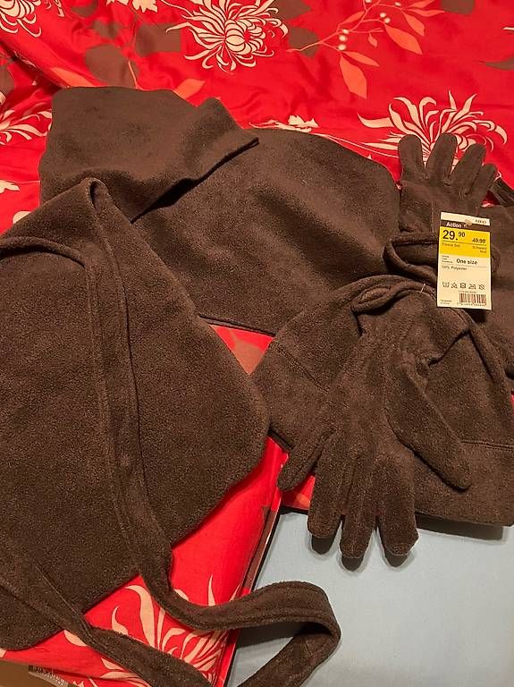 Lotti di vestiti: FLEECE SET TASCHE,HANDSCHUHE,KAPPE,UND SCHAL – Usato da Schmitten FR venduto da Zimtstengel 1