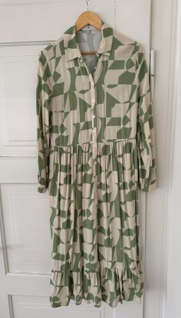 Schönes, weiches Kleid in aussergewönlichem Stil