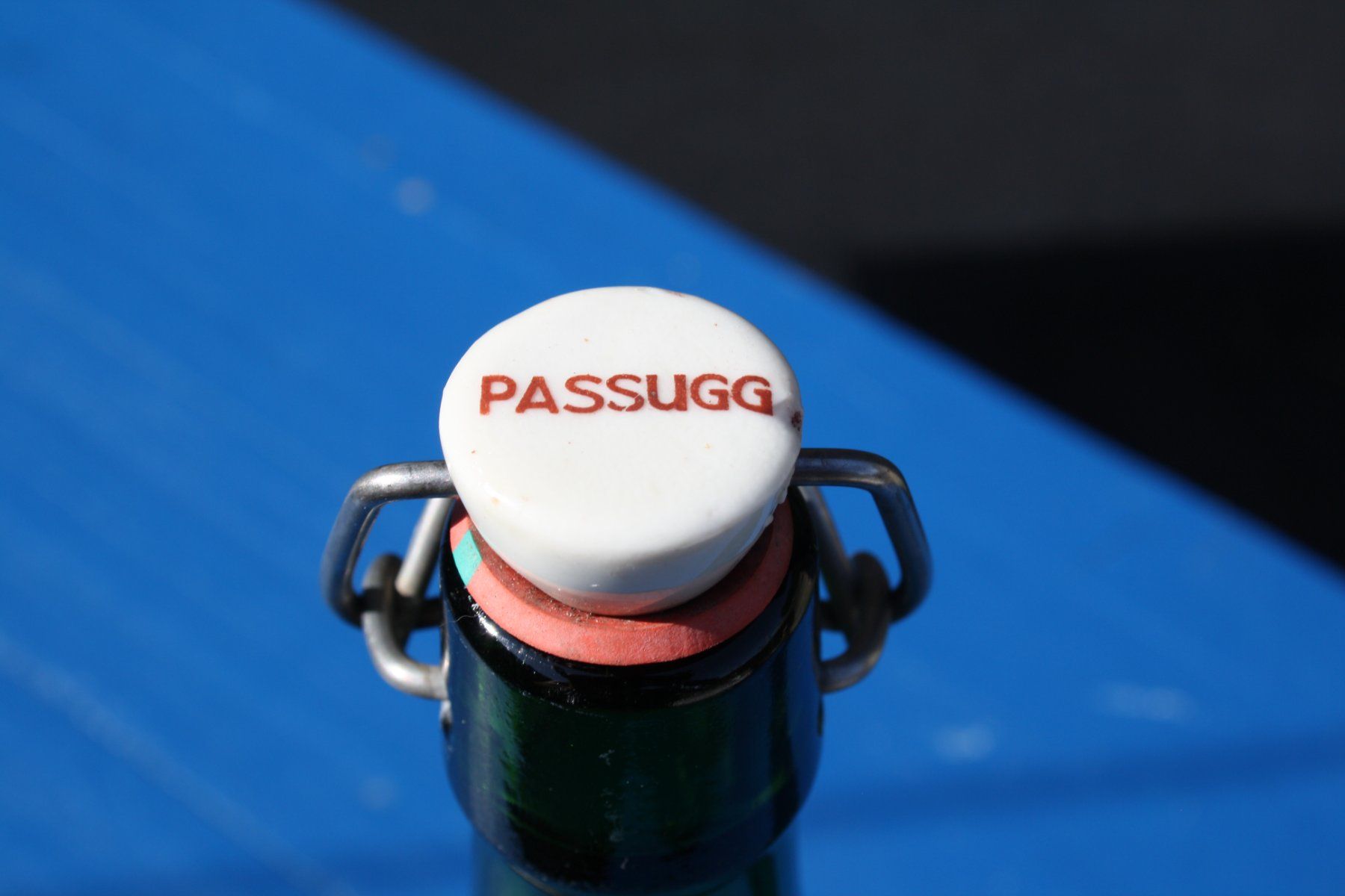 Gläser, Krüge & Flaschen: PASSUGGER BÜGELFLASCHE – Gebraucht aus Wauwil von Pneuedy 4